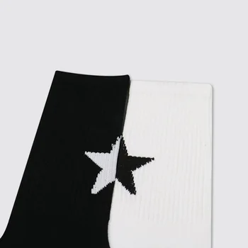 Beyaz Siyah Pentagram Basit Sportif Tarzı Harajuku Çorap Kadın Pamuk Yıldız Ayak Bileği Çorap Kadın Moda Komik çizgili çoraplar Görüntü 2