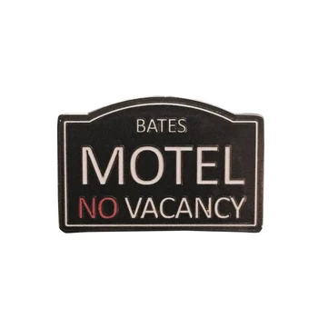 Retro Klasik Bates Motel Hiçbir Boşluk Broş Pins Emaye Metal Rozetleri Yaka Pin Broş Ceketler moda takı Aksesuarları