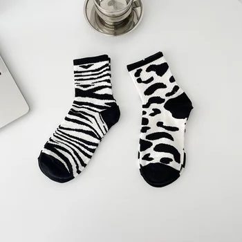SP ve ŞEHIR Çizgili Zebra Süt Baskılı Kısa Çorap Kore Moda Rahat Pamuk Harajuku Çorap Serin kadın Orta Tüp Sonbahar Çorap Görüntü 2