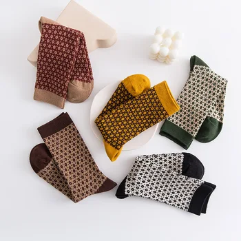 Sevimli Retro Nokta Orta Tüp Bayanlar Çorap Tiki Tarzı Rahat Nefes Pamuk Kız Rahat Çorap Sonbahar Kış sıcak tutan çoraplar ZUOAN Mağaza