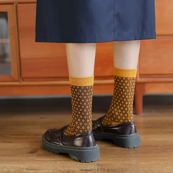 Sevimli Retro Nokta Orta Tüp Bayanlar Çorap Tiki Tarzı Rahat Nefes Pamuk Kız Rahat Çorap Sonbahar Kış sıcak tutan çoraplar ZUOAN Mağaza Görüntü 2