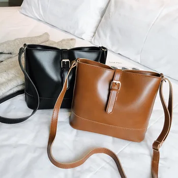 Yeni 2021 Vintage Kadınlar Deri Katı Kova Çanta Marka Lüks Bayanlar Moda seyahat omuz çantası Messenger Crossbody Çanta