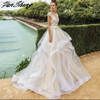 YunShang Prenses düğün elbisesi 2021 Sheer Boyun Cap Sleeve Düğme Dantel Aplikler Katmanlı Sweep Tren gelin kıyafeti Vestidos De Noiva