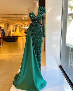 Zümrüt Yeşil Bayanlar Lüks Pullu Mermaid Akşam Elbise Bir Omuz Kollu Pullu Parti Elbise Saten Fırfır Ünlü Özel