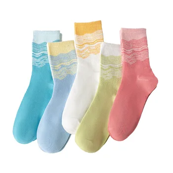 İlkbahar ve Sonbahar Yeni Kişilik Dalga Çizgili Popüler Pamuk Çorap Orta Tüp Çorap Moda Nefes Kadın Çorap Sevimli Çorap Görüntü 2